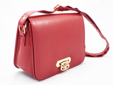 Geanta dama rosie, eleganta, cu accesoriu frontal auriu
